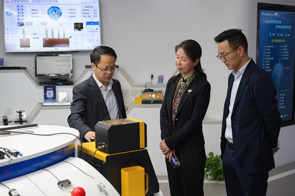 全國農(nóng)業(yè)技術(shù)推廣服務(wù)中心黨委書記、副主任張曄一行蒞臨托普云農(nóng)考察調(diào)研