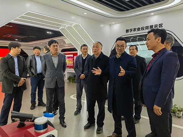 浙江大學校友總會鄉(xiāng)村振興分會會長一行蒞臨托普云農調研指導