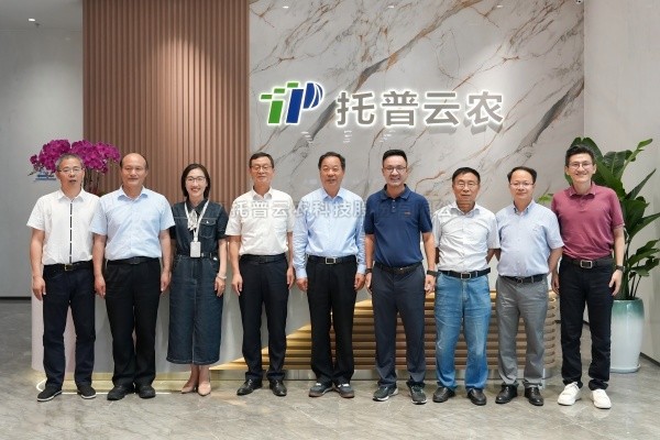 中國(guó)農(nóng)業(yè)技術(shù)推廣協(xié)會(huì)會(huì)長(zhǎng)陳生斗等領(lǐng)導(dǎo)蒞臨托普云農(nóng)調(diào)研交流