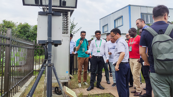 多個(gè)國家農(nóng)業(yè)領(lǐng)導(dǎo)與專家在觀摩研討 多個(gè)國家農(nóng)業(yè)領(lǐng)導(dǎo)與專家在觀摩研討