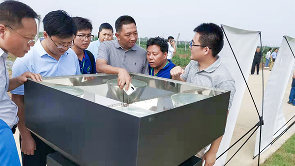 與會人員就高空測報燈展開探討 與會人員就高空測報燈展開探討