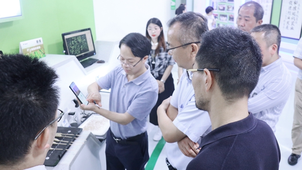 杭州市科技局局長趙喜凱一行蒞臨托普云農(nóng)考察調(diào)研1 杭州市科技局局長趙喜凱一行蒞臨托普云農(nóng)考察調(diào)研1