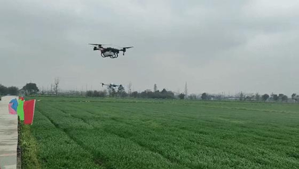 無人駕駛耕地機(jī) 無人駕駛耕地機(jī)