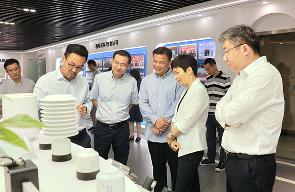 省科技廳黨組書記何杏仁一行赴托普云農(nóng)調(diào)研農(nóng)業(yè)科技工作 省科技廳黨組書記何杏仁一行赴托普云農(nóng)調(diào)研農(nóng)業(yè)科技工作