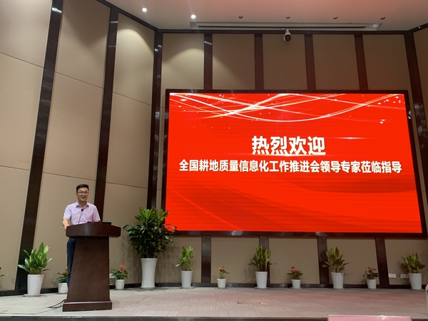 托普云農(nóng)董事長陳渝陽發(fā)言